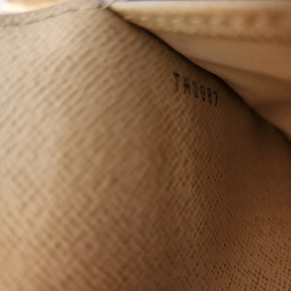 💯 Authentic Damier Azur Wallet - Picture 14 of 14